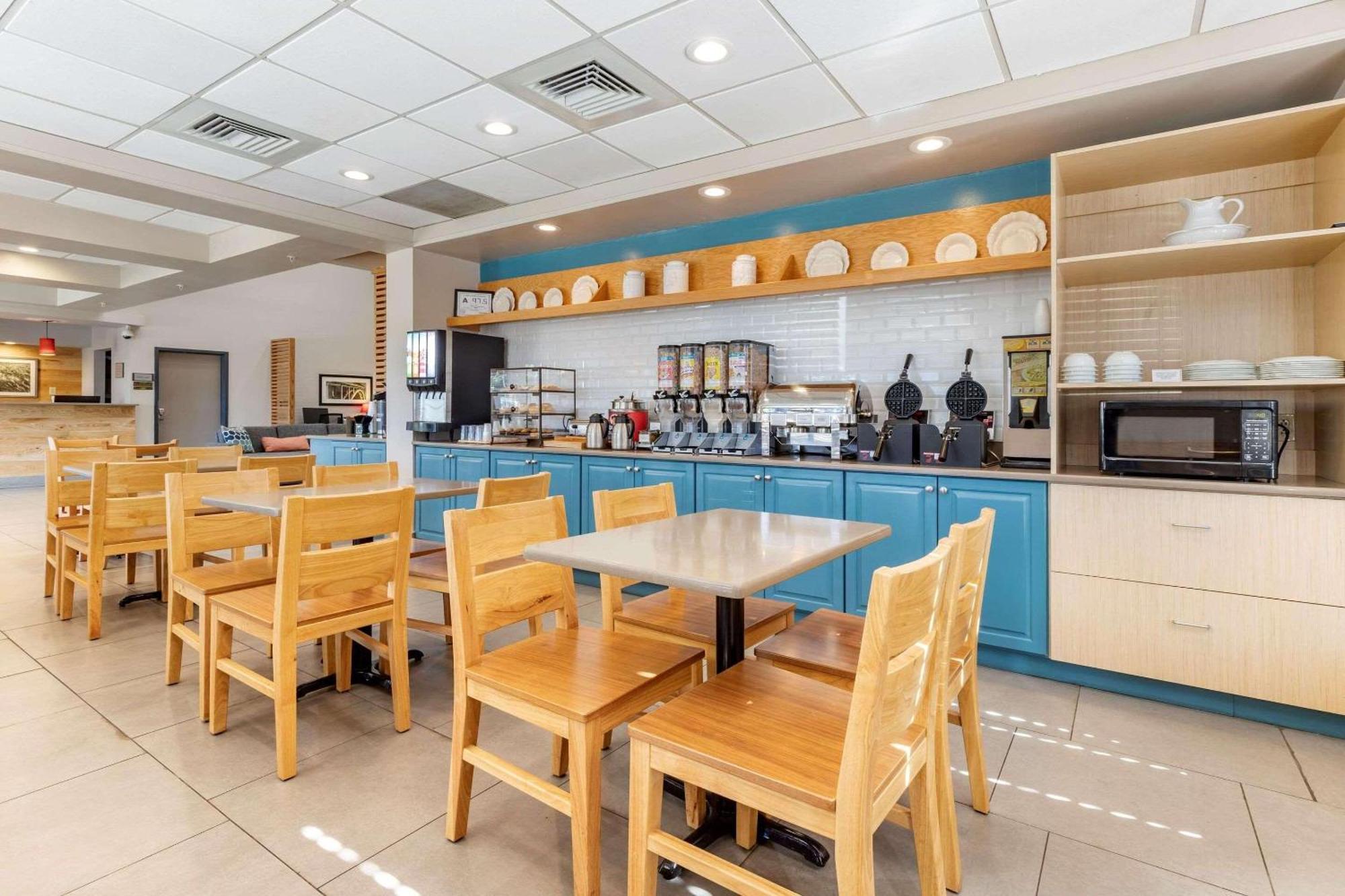 Country & By Radisson, Lumberton, Nc
